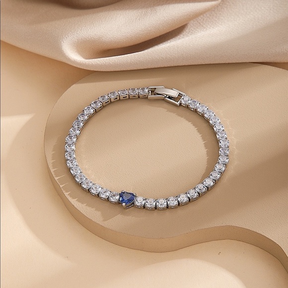 Jewelry - Glamorous Zircon Rhinestone Heart Bracelet
